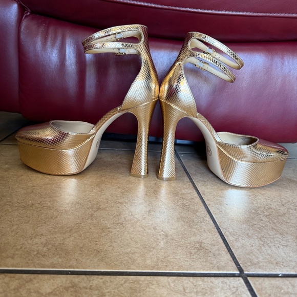 Michael Kors Martina Gold Metallic Snake Embossed Heels SZ Various Orig. $195 - Picture 6 of 16